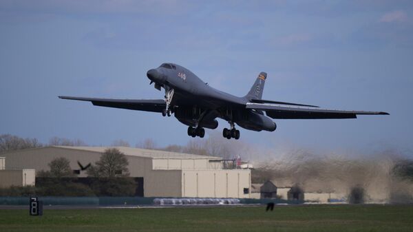 A US B1 Lancer bomber takes off from RAF Fairford, England, Thursday, March 26, 2026. - Sputnik भारत