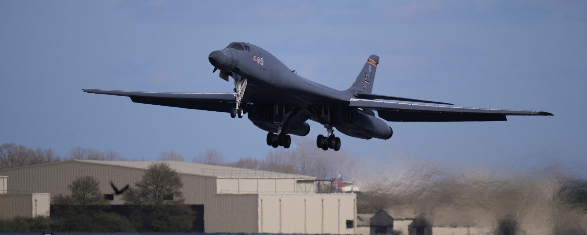 A US B1 Lancer bomber takes off from RAF Fairford, England, Thursday, March 26, 2026. - Sputnik भारत, 1920, 05.10.2026