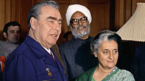 USSR Communist Party General Secretary Leonid Brezhnev and Indian Prime Minister Indira Gandhi before the start of talks. - Sputnik भारत