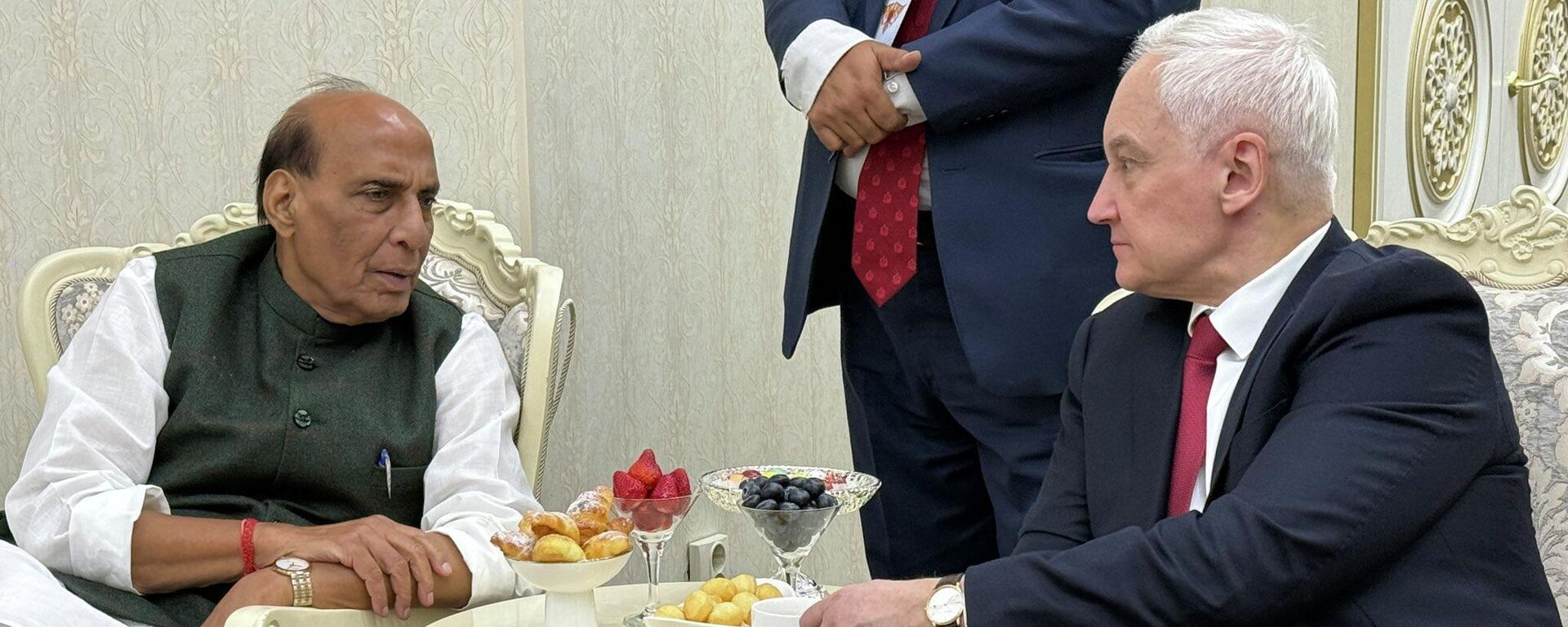 Rajnath Singh meets Russian Defence Minister Andrei Belousov on the sidelines of SCO Defence Ministers’ Meet in Bishkek  - Sputnik भारत, 1920, 28.04.2026