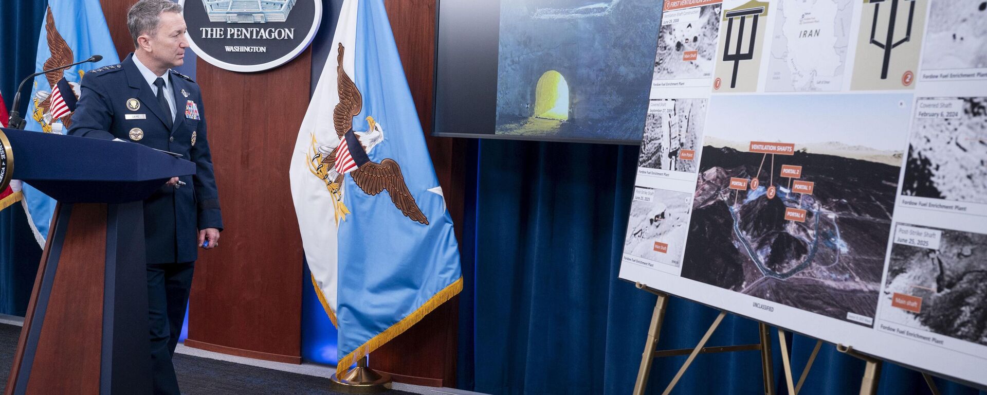 Joint Chiefs Chairman Gen. Dan Caine watches a test video of the ordinance used in the attack on the Iranian Fordow Fuel Enrichment Plant during a news conference at the Pentagon, Thursday, June 26, 2025 in Washington.  - Sputnik भारत, 1920, 02.05.2026