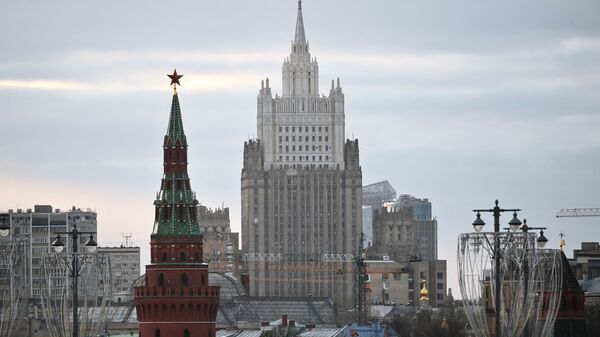 The building of the Ministry of Foreign Affairs of the Russian Federation and the Vodovzvodnaya Tower of the Moscow Kremlin - Sputnik India