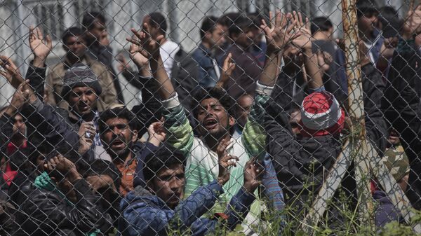 Migrants, most of them from Pakistan, protest against the EU- Turkey deal about migration inside the entrance of Moria camp in the Greek island of Lesbos on Tuesday, April 5, 2016 - Sputnik भारत