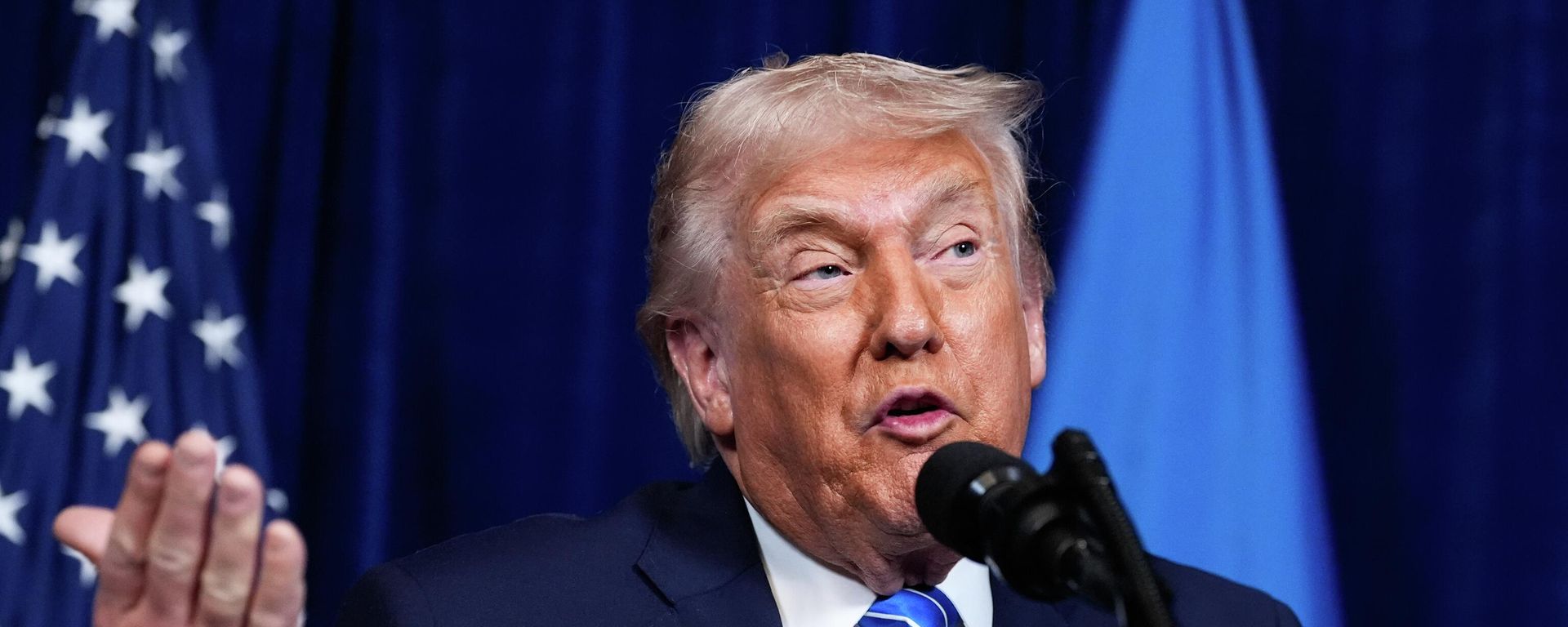 President Donald Trump speaks during a joint news conference with Volodymyr Zelensky following a meeting at his Mar-a-Lago club, Sunday, Dec. 28, 2025, in Palm Beach, Fla - Sputnik भारत, 1920, 24.06.2026