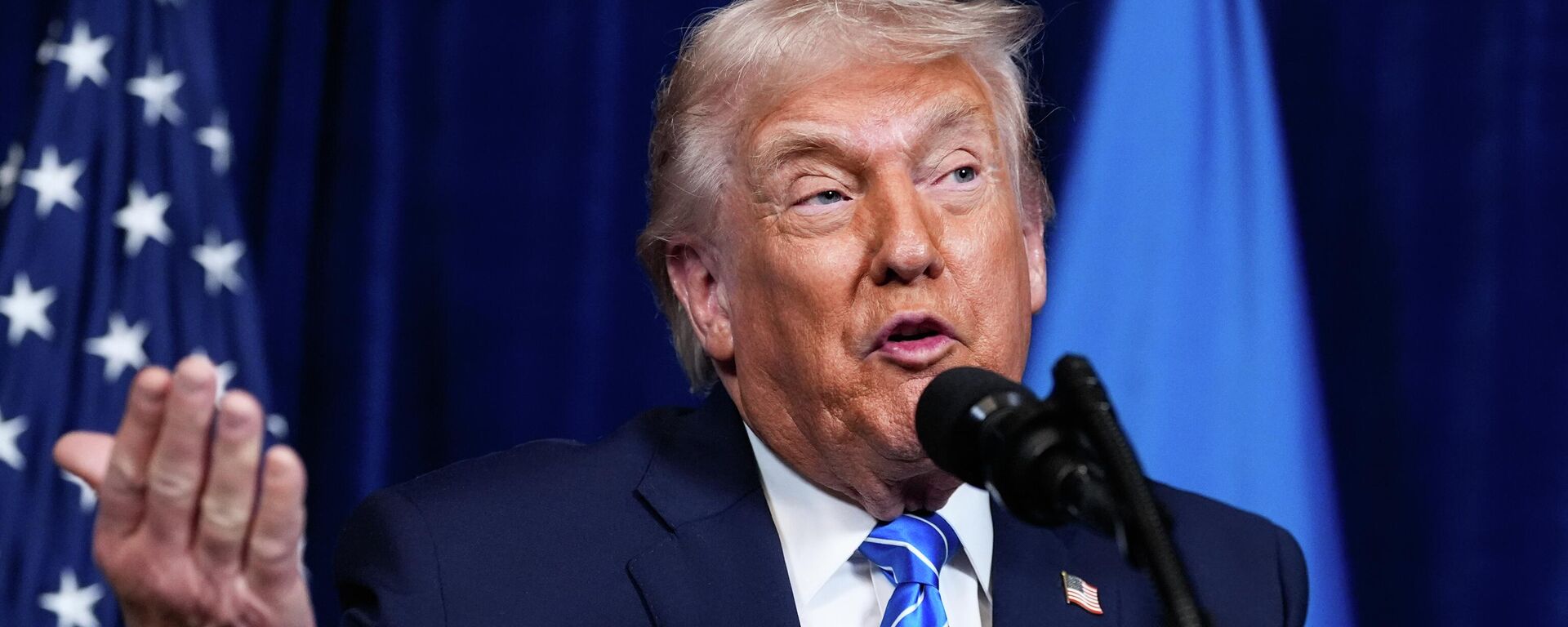 President Donald Trump speaks during a joint news conference with Volodymyr Zelensky following a meeting at his Mar-a-Lago club, Sunday, Dec. 28, 2025, in Palm Beach, Fla - Sputnik India, 1920, 08.05.2026