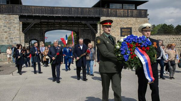 Participants from Russia take part in a ceremony honoring the victims of Nazism at the memorial complex on the site of the Mauthausen concentration camp, in Linz, Austria - Sputnik India