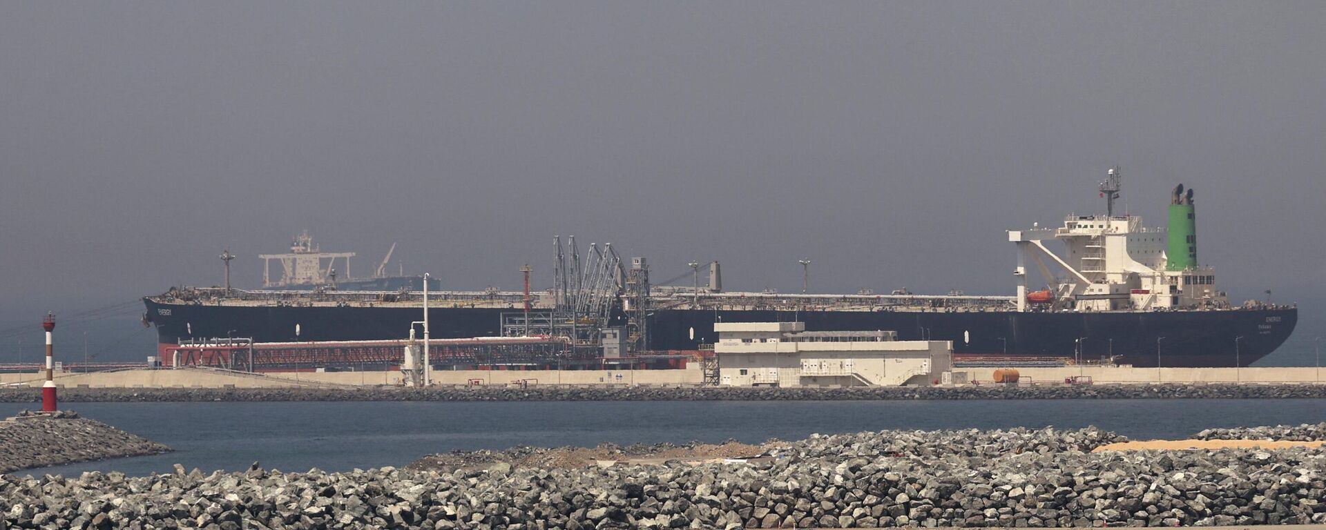 A cargo ship docked at the Port of Fujairah, as the U.S.-Israel conflict with Iran limits marine traffic in the Strait of Hormuz, in Fujairah, United Arab Emirates, May 6, 2026.  - Sputnik India, 1920, 12.05.2026
