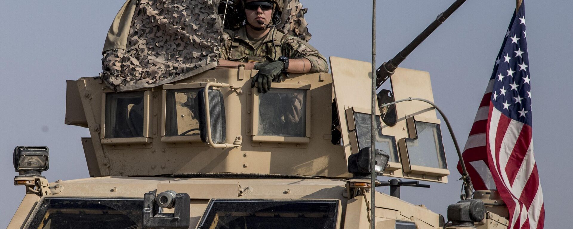 US military convoy drives near the town of Qamishli in north Syria - Sputnik भारत, 1920, 17.05.2026