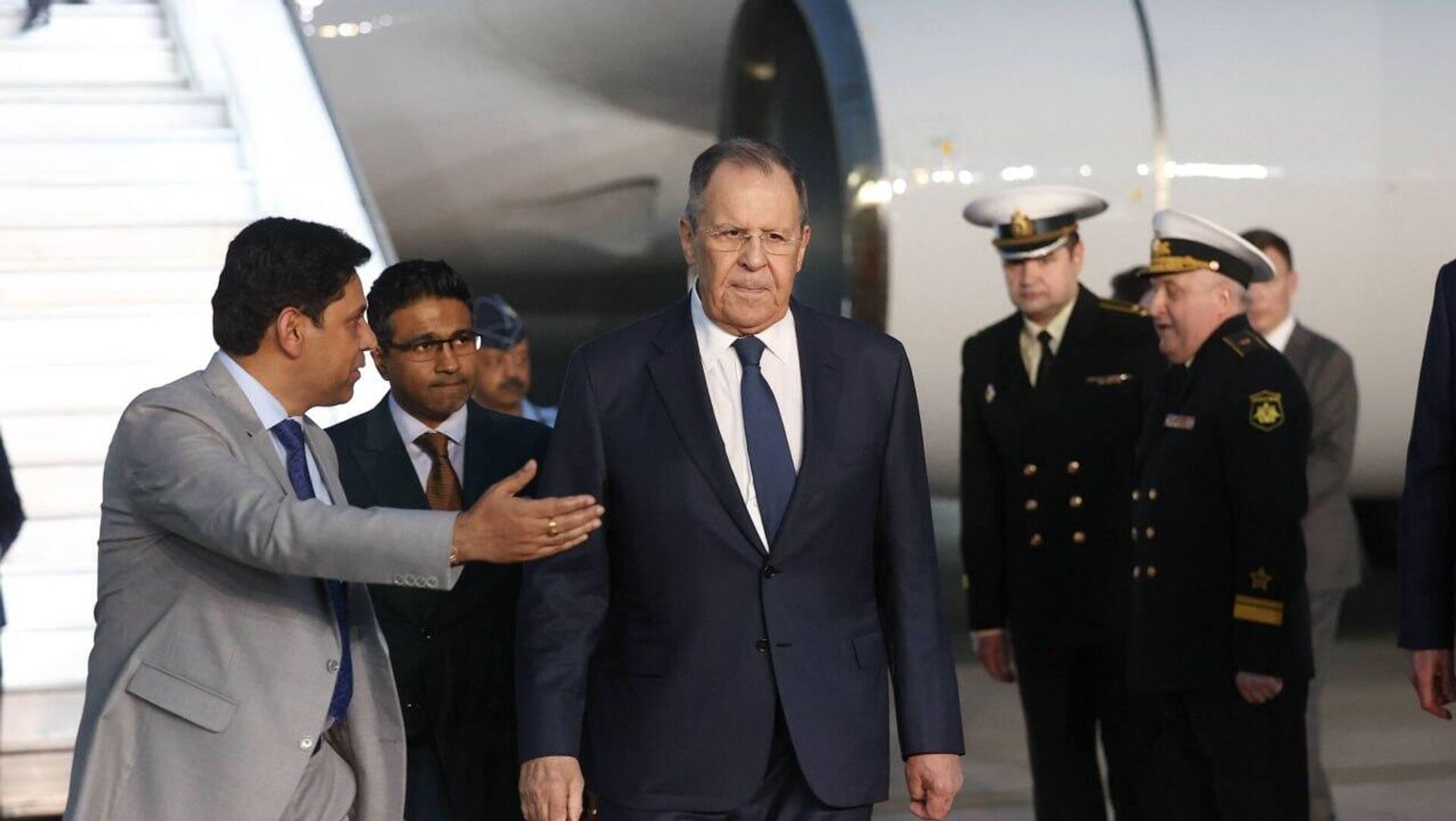 Russian FM Sergey Lavrov lands in Delhi Russian FM Sergey Lavrov lands in Delhi - Sputnik India, 1920, 13.05.2026