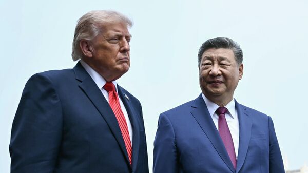 China's President Xi Jinping, right, and U.S. President Donald Trump visit the Temple of Heaven in Beijing Thursday, May 14, 2026. - Sputnik भारत