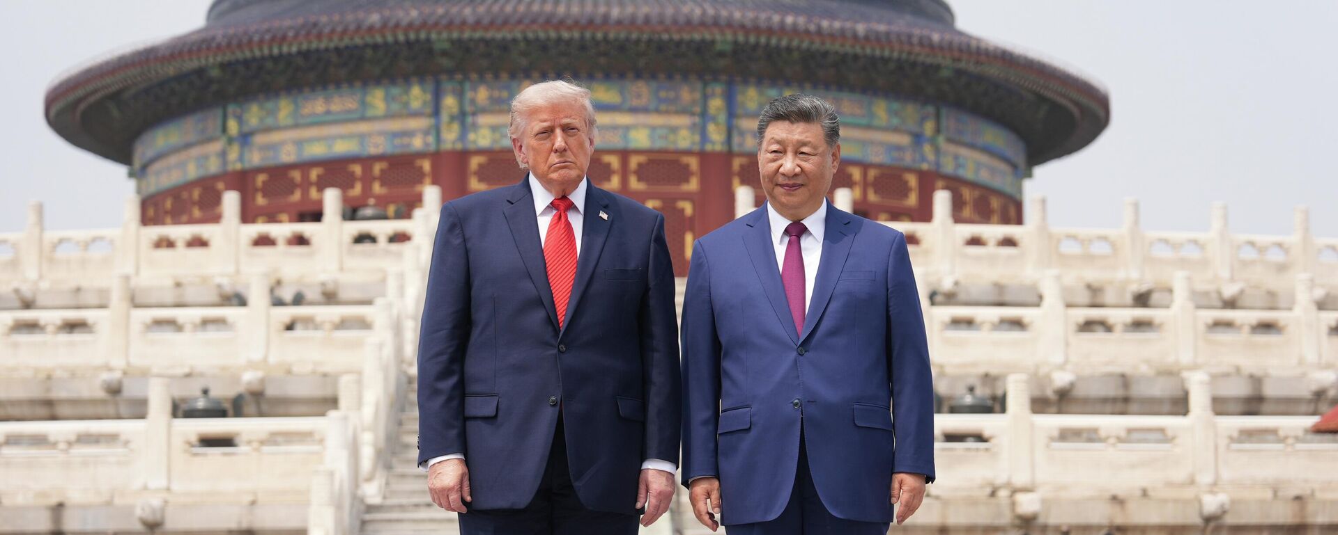 President Donald Trump, left, stands with Chinese President Xi Jinping at the Temple of Heaven on Thursday May 14, 2026, in Beijing - Sputnik भारत, 1920, 15.05.2026