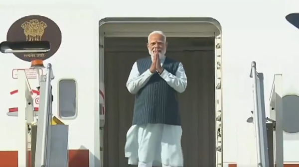 Indian Prime Minister Narendra Modi has departed Delhi for the UAE as he embarks on his five-nation tour. - Sputnik भारत