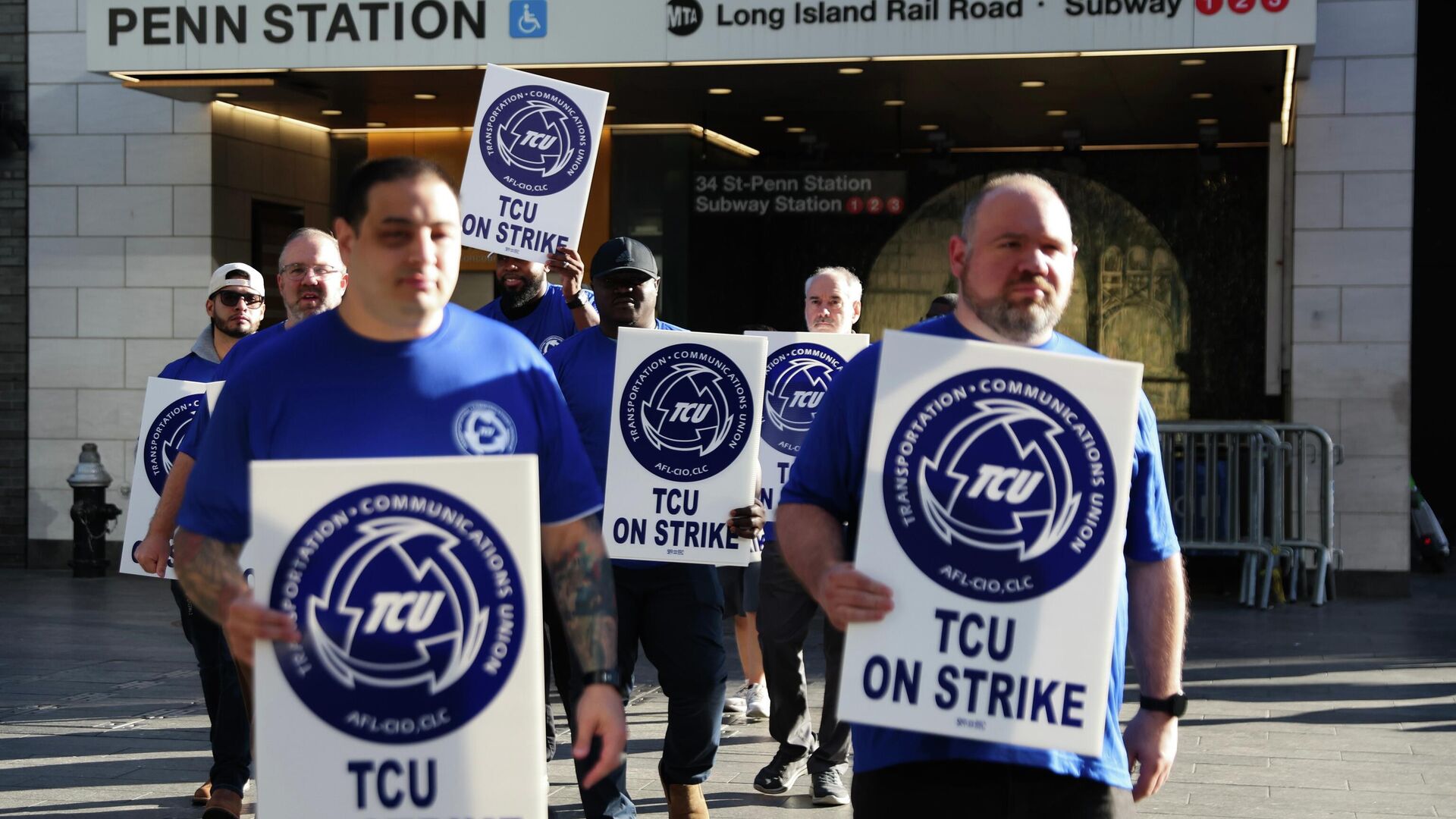 Long Island Rail Road workers walk on the picket line outside of Penn Station on the first day of their strike, Saturday, May 16, 2026, in New York Long Island Rail Road workers walk on the picket line outside of Penn Station on the first day of their strike, Saturday, May 16, 2026, in New York - Sputnik India, 1920, 17.05.2026