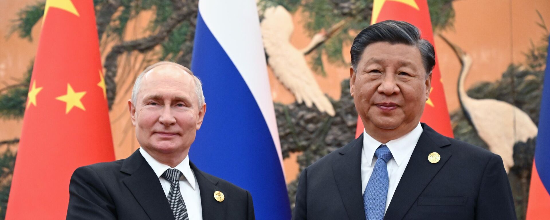 Chinese President Xi Jinping, right, and Russian President Vladimir Putin pose for a photo prior to their talks on the sidelines of the Belt and Road Forum in Beijing, China, on Wednesday, Oct. 18, 2023 - Sputnik India, 1920, 19.05.2026
