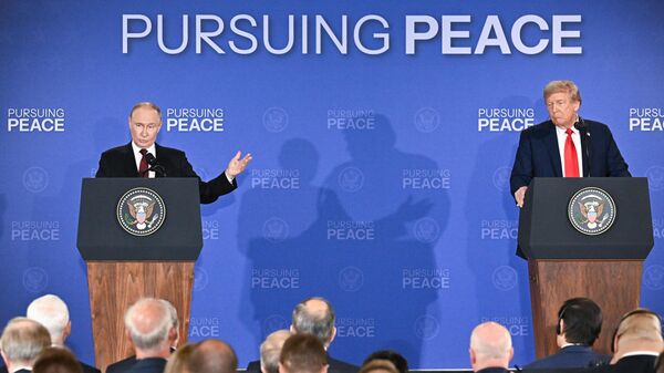 Russian President Vladimir Putin and US President Donald Trump at the press conference following their meeting in Anchorage, Alaska. August 15, 2025. - Sputnik भारत