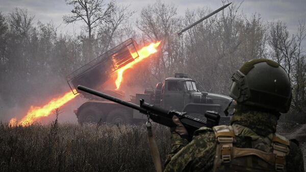 Combat operation of the Grad MLRS near Krasnoarmeysk (Pokrovsk) - Sputnik India