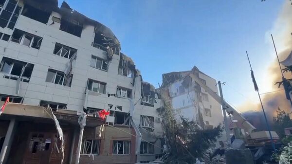 Three people have been pulled from the rubble of the dormitory in Starobelsk that was struck by Ukrainian forces - Sputnik भारत