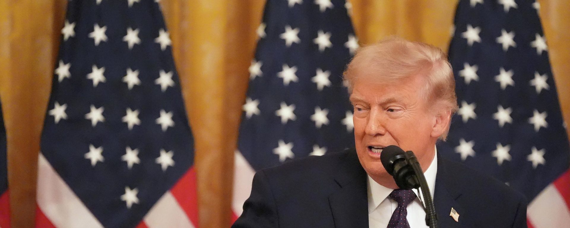 President Donald Trump speaks during the swearing in of Kevin Warsh as Chairman of the Federal Reserve in the East Room of the White House, Friday, May 22, 2026, in Washington - Sputnik भारत, 1920, 24.10.2026