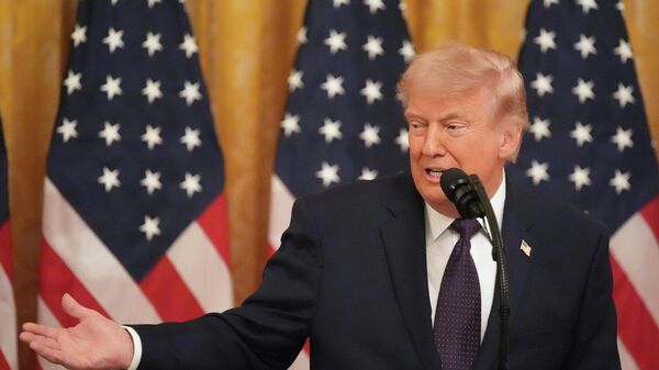 President Donald Trump speaks during the swearing in of Kevin Warsh as Chairman of the Federal Reserve in the East Room of the White House, Friday, May 22, 2026, in Washington - Sputnik भारत