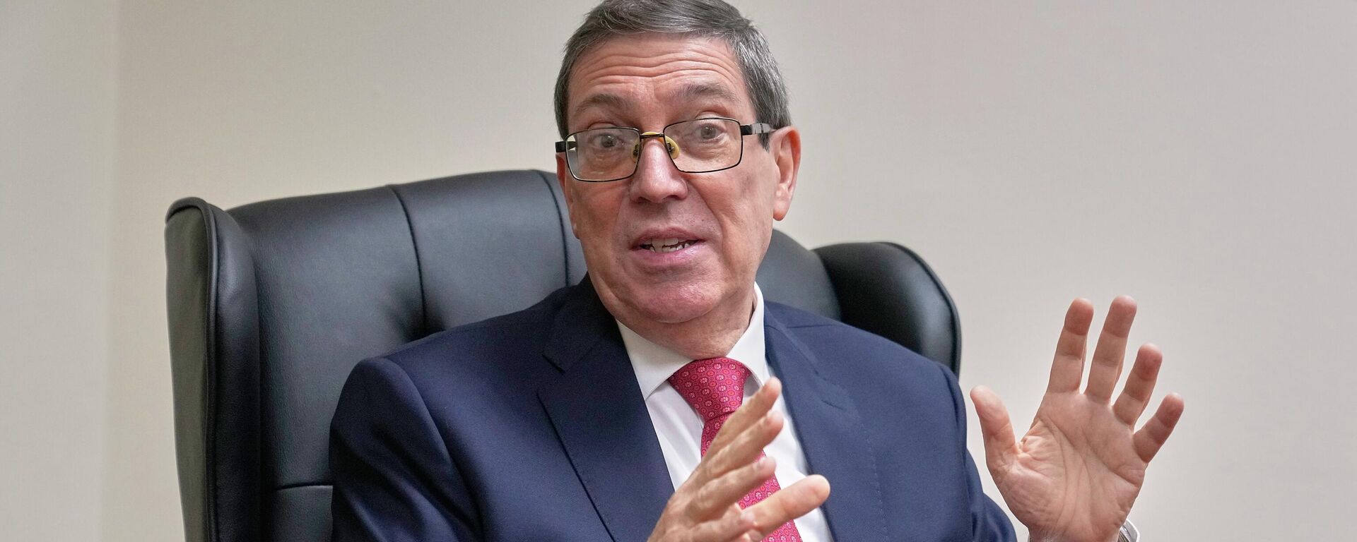 Cuba's Foreign Minister Bruno Rodriguez Parrilla speaks during an interview with The Associated Press at the Permanent Mission of Cuba to the United Nations, in New York, Tuesday, Sept. 30, 2025 - Sputnik भारत, 1920, 27.05.2026