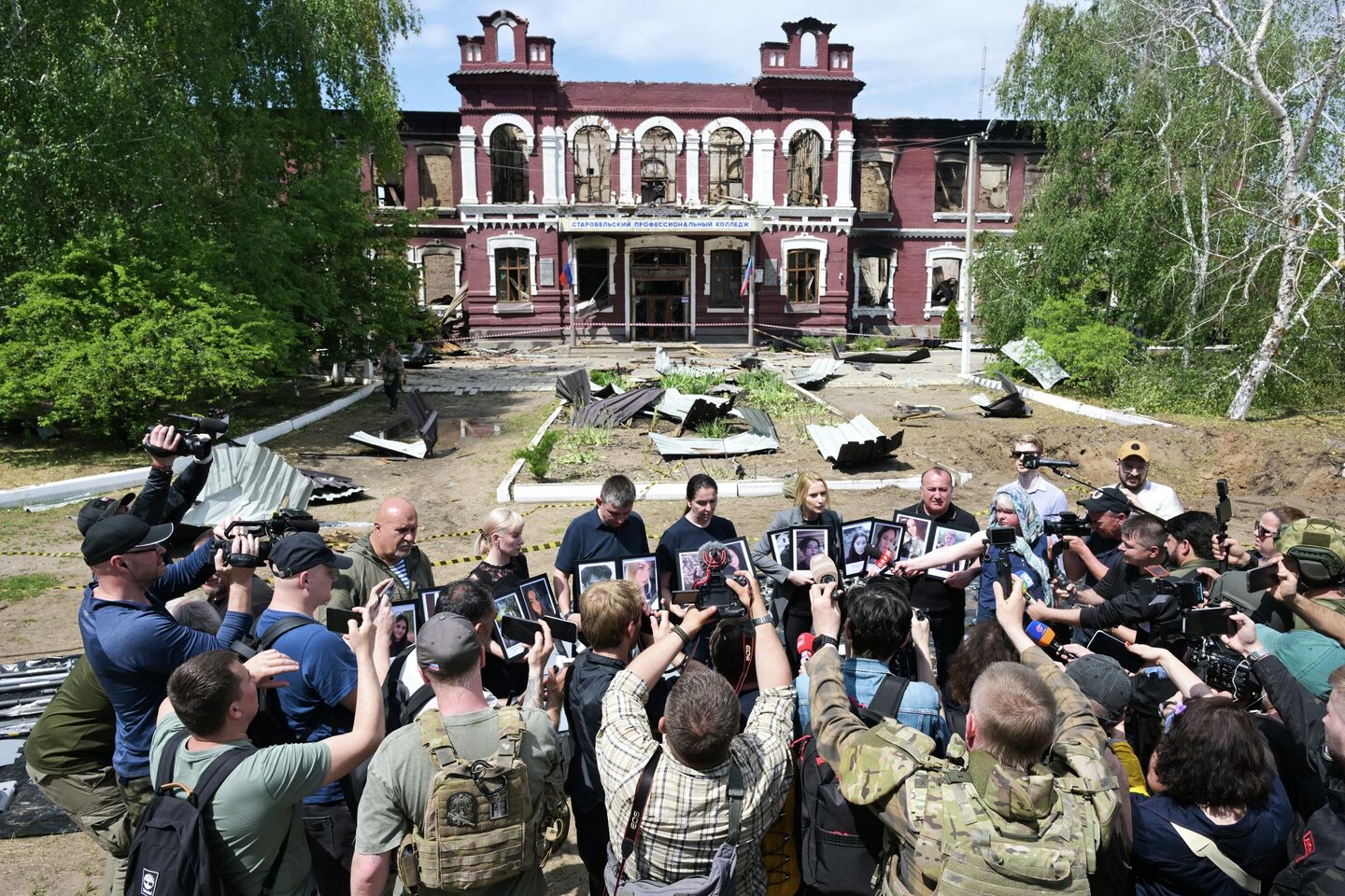 Foreign Journalists Come Face to Face With Starobelsk Tragedy Foreign Journalists Come Face to Face With Starobelsk Tragedy - Sputnik India