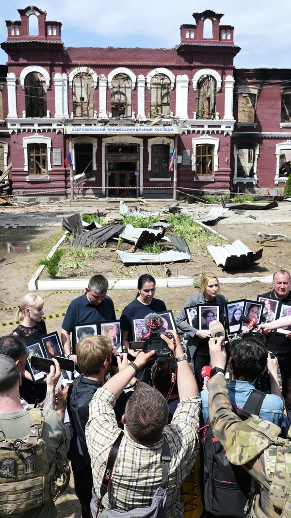 Foreign Journalists Come Face to Face With Starobelsk Tragedy - Sputnik भारत