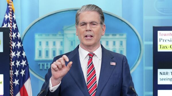 Treasury Secretary Scott Bessent speaks with reporters in the James Brady Press Briefing Room at the White House, Wednesday, April 15, 2026, in Washington - Sputnik भारत