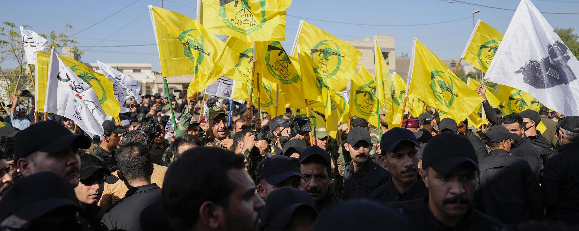 Members from the Popular Mobilization Forces attend the funeral of fighters from Kataib Hezbollah - Sputnik भारत, 1920, 30.05.2026