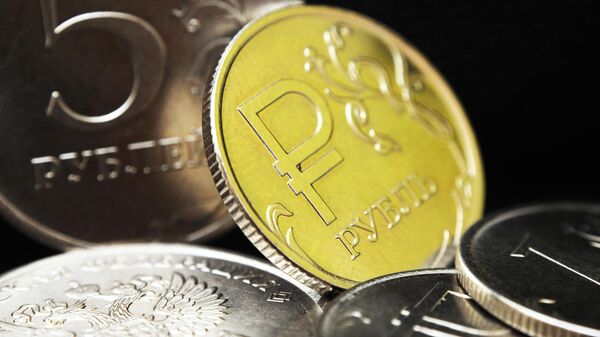 One ruble coin with the symbols of the Russian ruble. In the background is a Russian five-ruble coin - Sputnik India