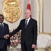 Tunisian President Kais Saied, right, shakes hands with President of Guinea-Bissau Umaro Sissoco Embalo before a meeting in Carthage, near Tunis, Tunisia, Wednesday, March 8, 2023 - Sputnik भारत