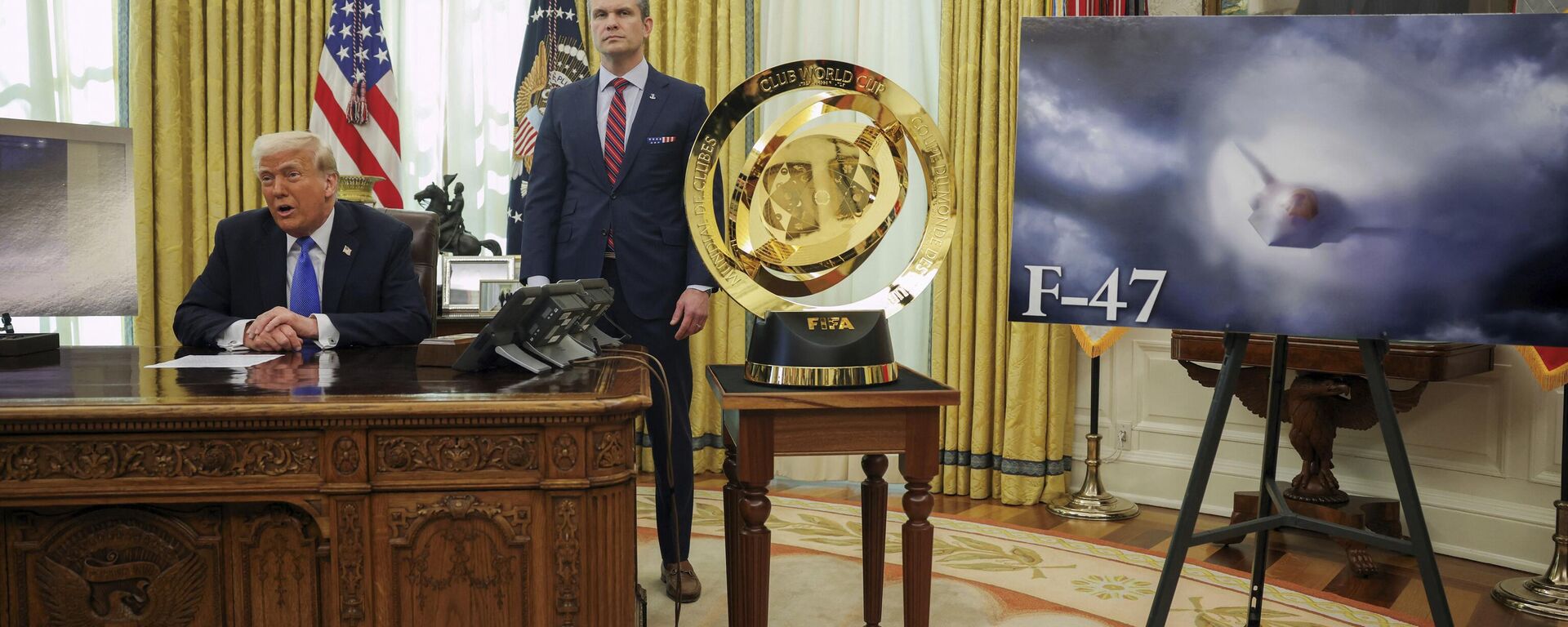 President Donald Trump, left, and Secretary of Defense Pete Hegseth listen as an image of an F-47 sixth-generation fighter jet is displayed during an event in the Oval Office of the White House in Washington, Friday, March 21, 2025.  - Sputnik भारत, 1920, 01.06.2026
