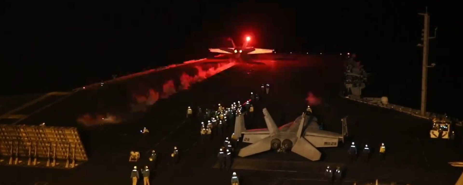 An X screenshot of US Navy planes taking part in in the January 11, 2024 air strikes on Houthi targets in Yemen, conducted by the US and the UK.  - Sputnik भारत, 1920, 09.07.2026