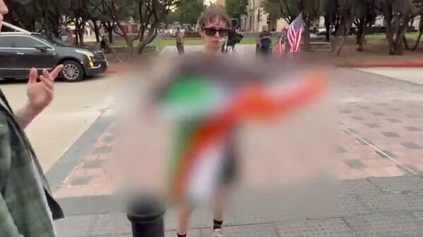 🚨🇮🇳🇺🇸 अमेरिका के डलास में भारतीय प्रवासियों के खिलाफ प्रदर्शन में भारतीय झंडे का अपमान - Sputnik भारत
