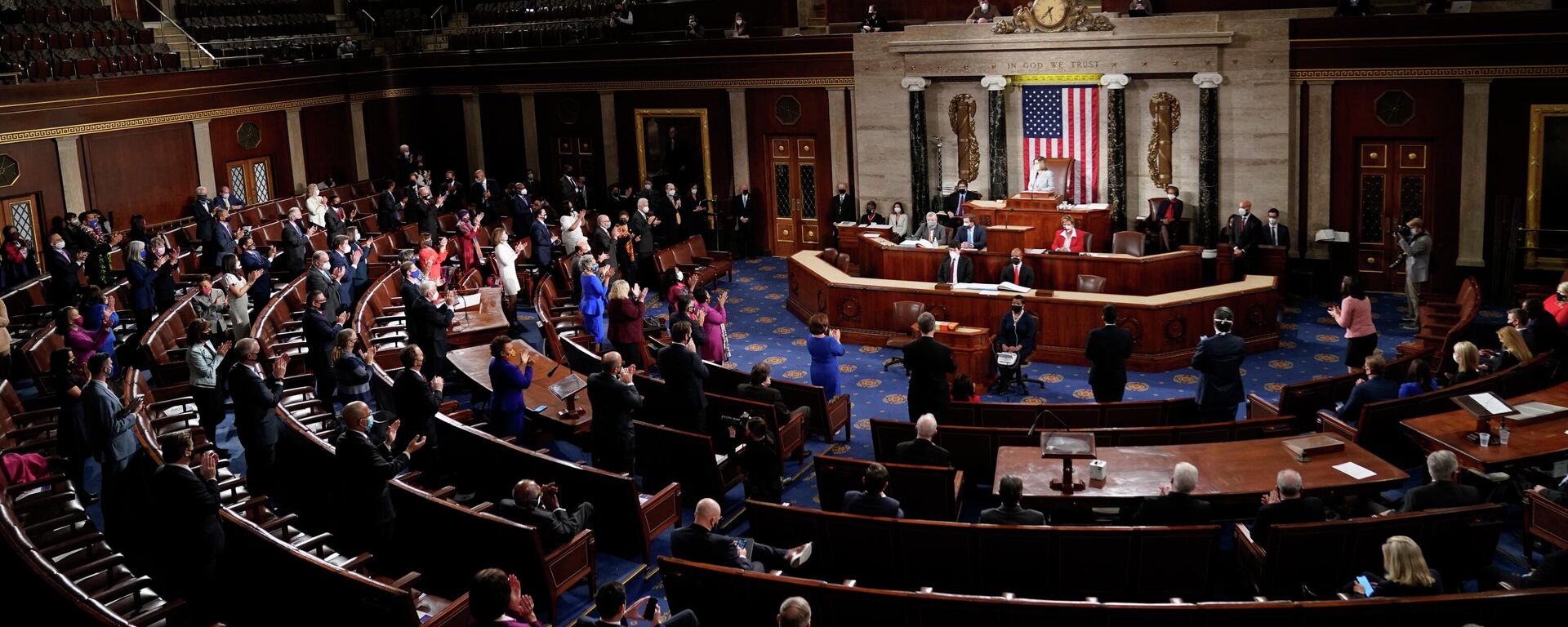 House Speaker Nancy Pelosi administers the oath to members of the 117th Congress at the US Capitol in Washington, Sunday, Jan. 3, 2021 - Sputnik भारत, 1920, 05.06.2026