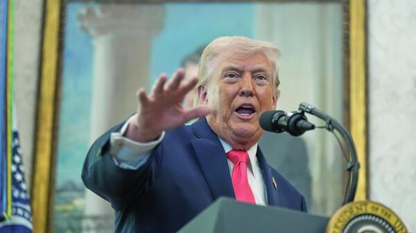President Donald Trump speaks during the swearing in for Homeland Security Secretary Markwayne Mullin in the Oval Office of the White House, Tuesday, March 24, 2026, in Washington - Sputnik भारत