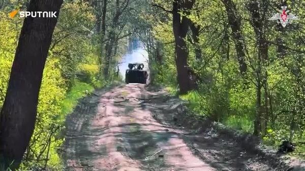 💥🇷🇺 रूसी तोपखाने ने कई मोर्चों पर यूक्रेनी ठिकानों और सैन्य संपत्तियों पर समन्वित हमले किए - Sputnik भारत