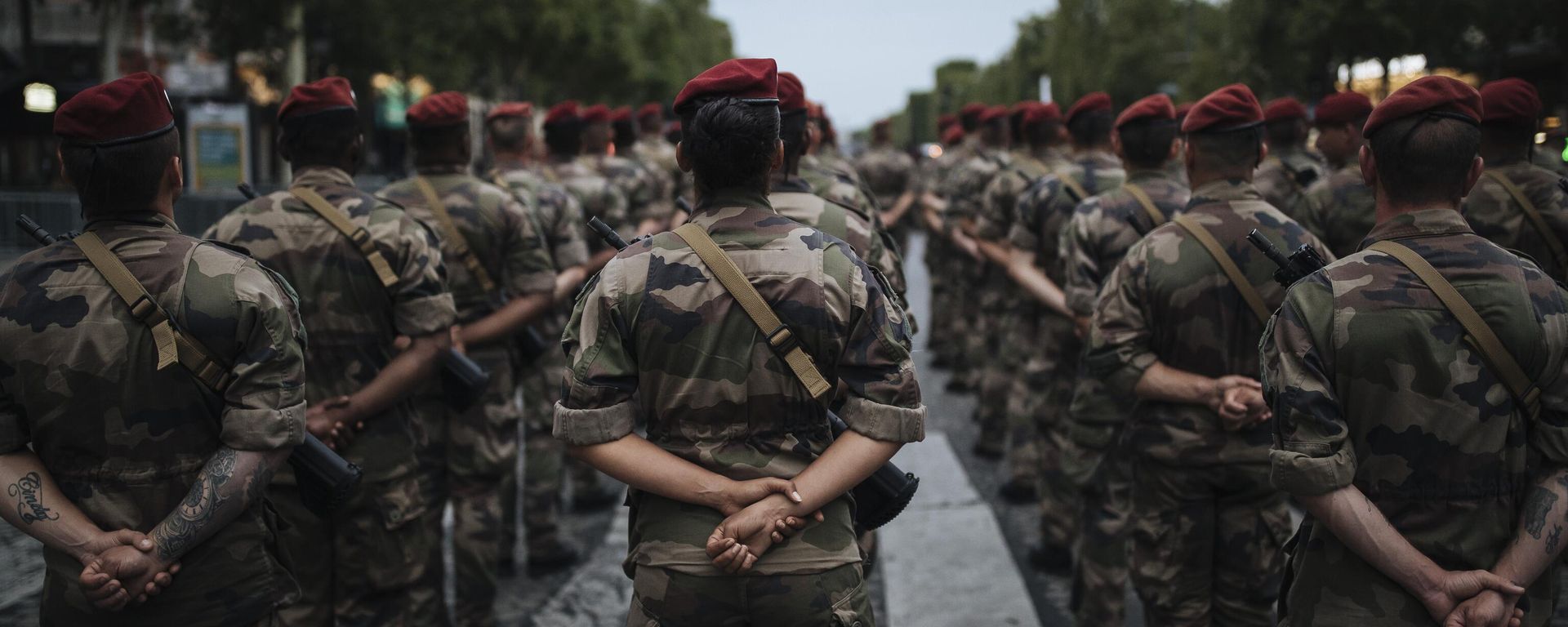 Soldiers wait on the Champs Elysees avenue during a rehearsal for the Bastille Day parade in Paris Monday, July 12, 2021 - Sputnik भारत, 1920, 03.07.2026