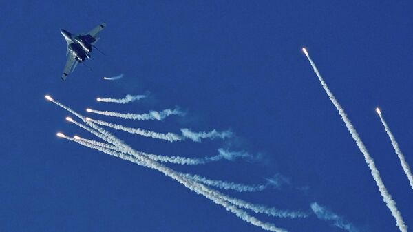 An Indian Air Force Sukhoi Su-30 fighter aircraft performs during 93rd Indian Airforce Day celebration in Guwahati, India, Sunday, Nov. 9, 2025. (AP Photo/Anupam Nath) - Sputnik भारत