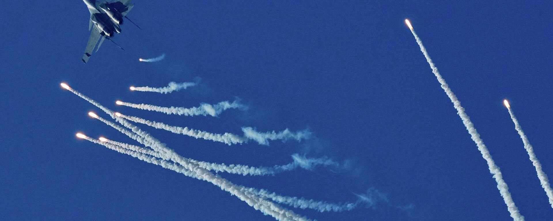An Indian Air Force Sukhoi Su-30 fighter aircraft performs during 93rd Indian Airforce Day celebration in Guwahati, India, Sunday, Nov. 9, 2025. (AP Photo/Anupam Nath) - Sputnik भारत, 1920, 12.06.2026