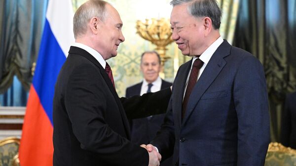 Russian President Vladimir Putin and General Secretary of the Communist Party of Vietnam (CPV) To Lam during a meeting. - Sputnik India