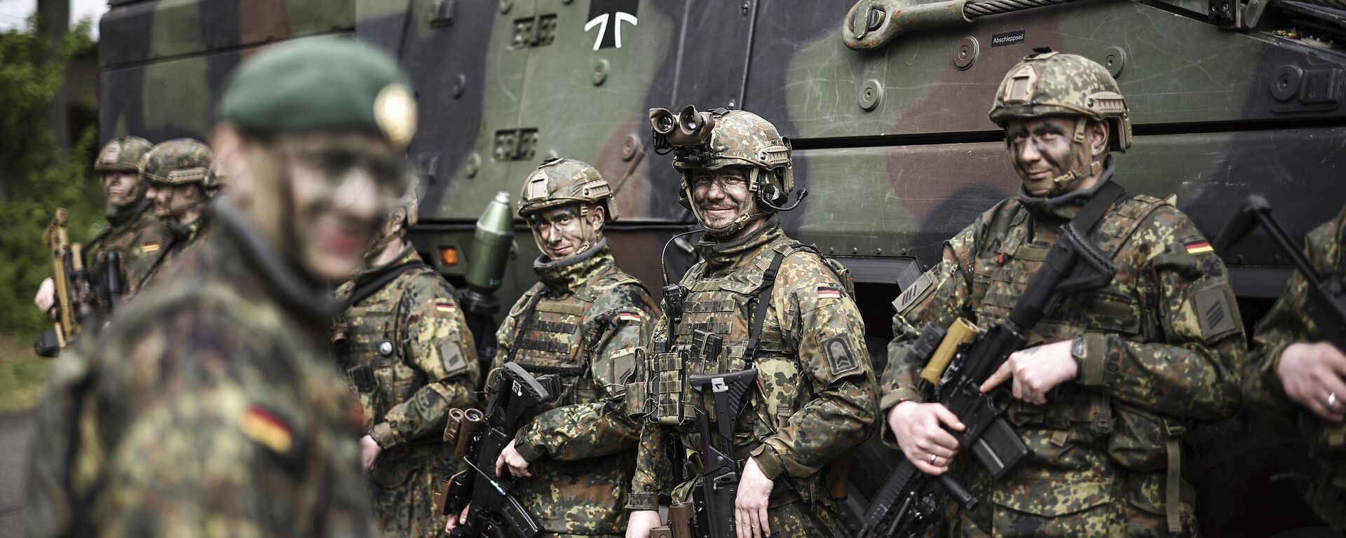 Soldiers of the German forces, Bundeswehr, stand in front of a Boxer military vehicle, a new type of armoured personnel carrier, at the Julius Leber Barracks in Berlin, Germany, Wednesday, April 24, 2024.  - Sputnik India, 1920, 17.06.2026