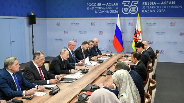 Russian President Vladimir Putin and Sultan of Brunei Hassanal Bolkiah meet at the Russia-ASEAN summit in Kazan. June 17, 2026 - Sputnik India