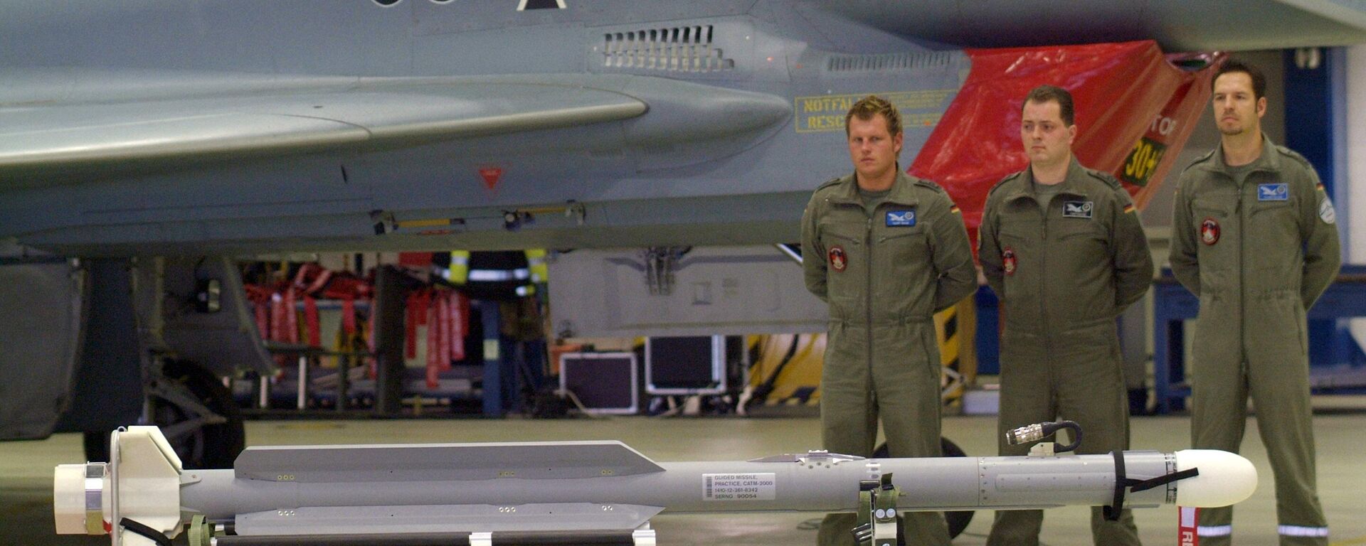 An IRIS-T Missile stands in front of an Eurofighter during an official ceremony at the airbase of Rostock-Laage, northern Germany, on Monday, Dec. 5, 2005. The German Luftwaffe put the Short Range Air-to-Air Missile IRIS-T official into service Monday, replacing old Sidewinder missiles. The air-to-air missiles can also be launched using ground-based platforms to serve as air defense systems. - Sputnik India, 1920, 19.06.2026