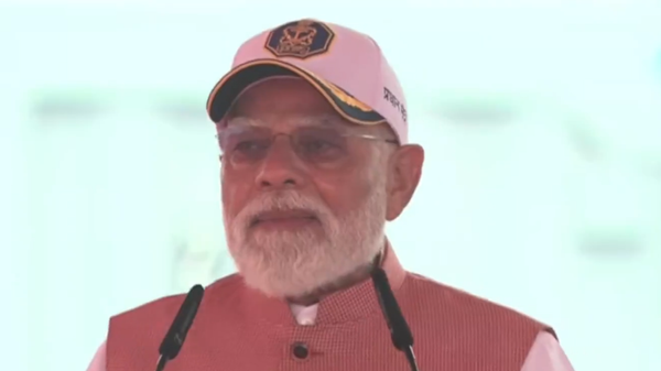Indian Prime Minister Narendra Modi commissioned three indigenously built naval platforms—INS Agray, INS Dunagiri and INS Sanshodhak—at a ceremonial event in Kolkata on 21 June. - Sputnik India