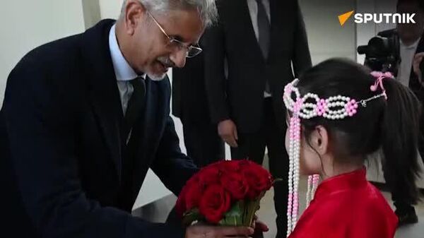 🚨🇮🇳🇲🇳 Eurasian diplomacy: Jaishankar welcomed with red roses in Mongolia - Sputnik India