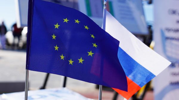 Флажки Европейского союза и России - Sputnik India