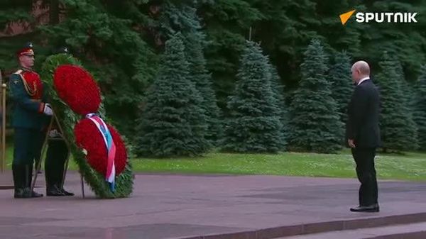 🇷🇺 Putin honors fallen on the 85th anniversary of the outbreak of the Great Patriotic War - Sputnik India