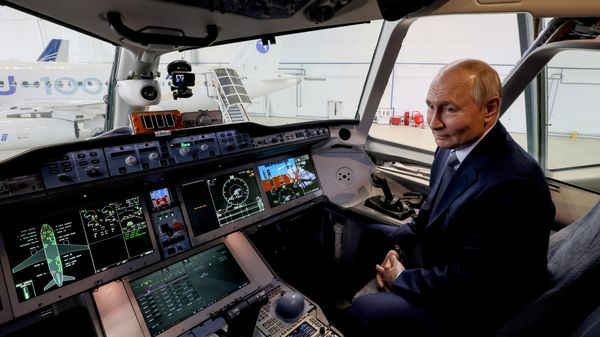 Russian President Vladimir Putin inspected Russian aircraft - Sputnik India
