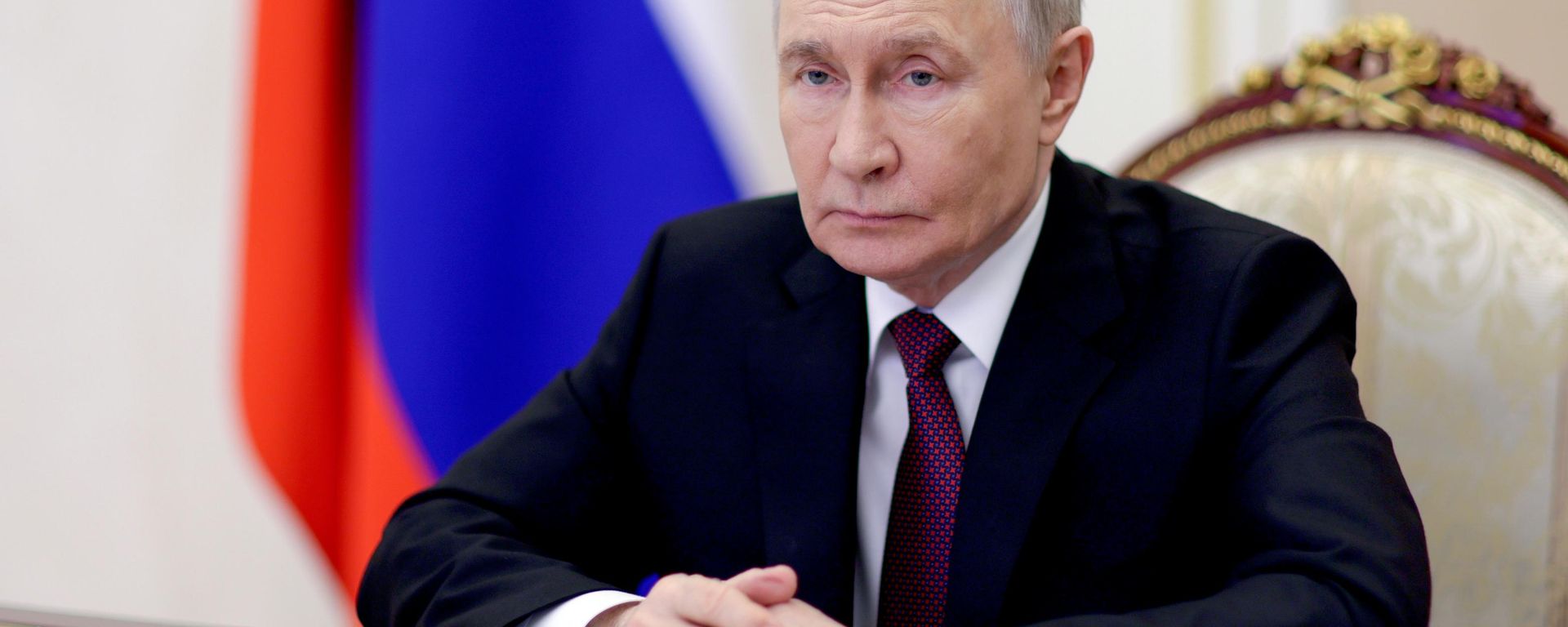 Russian President Vladimir Putin during a meeting with government members - Sputnik India, 1920, 05.08.2026