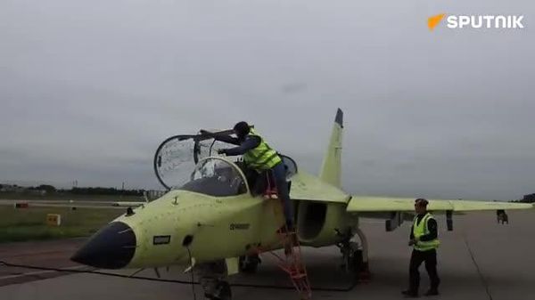 🔥🇷🇺 New Russian Yak-130M warplane takes flight for first time - Sputnik India